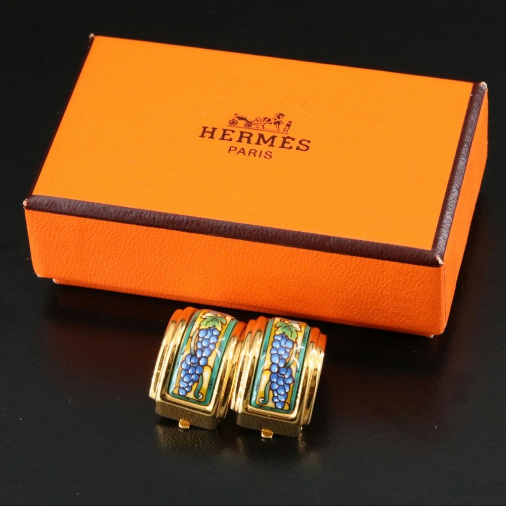 Hermès Luxurious Gold-Tone Earrings 
Vintage
